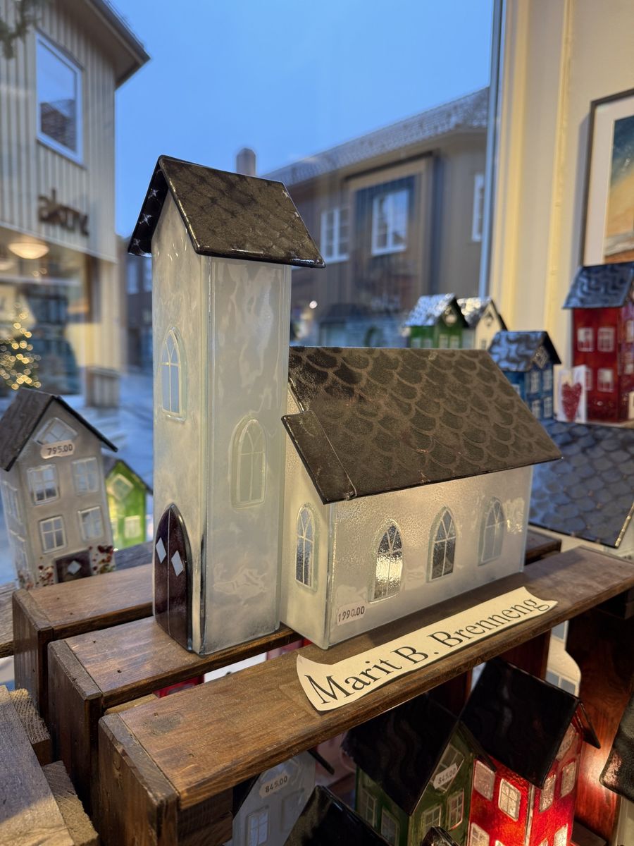 Kirke - Marit B. Brenneng